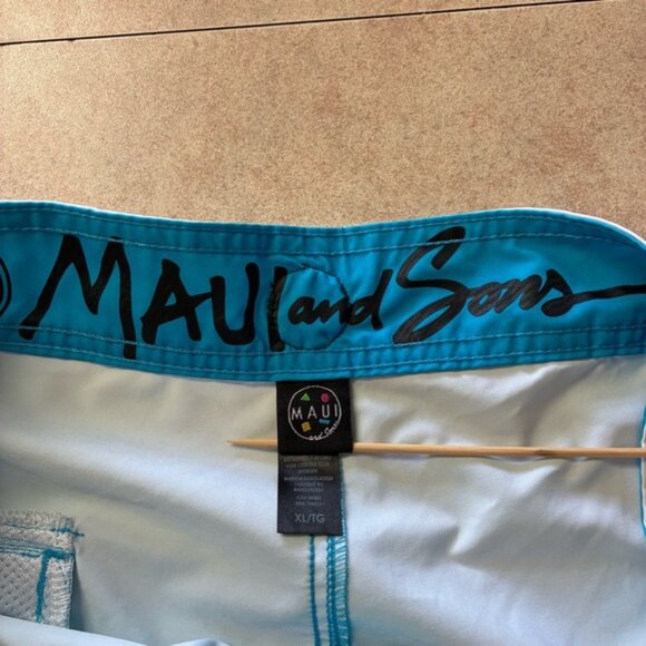 Maui and Sons Women's Ombre Blue Beach Shorts Size XL - Picture 8 of 13